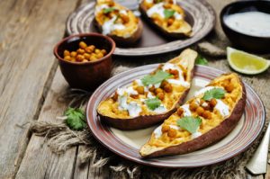Gesunde Hauptmahlzeit mit Kartoffeln